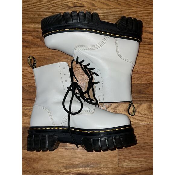 NWT Dr Martens Audrick 8-Eye Women’s Grey Leather Platform Boots Sz US 7 38 - Picture 5 of 8